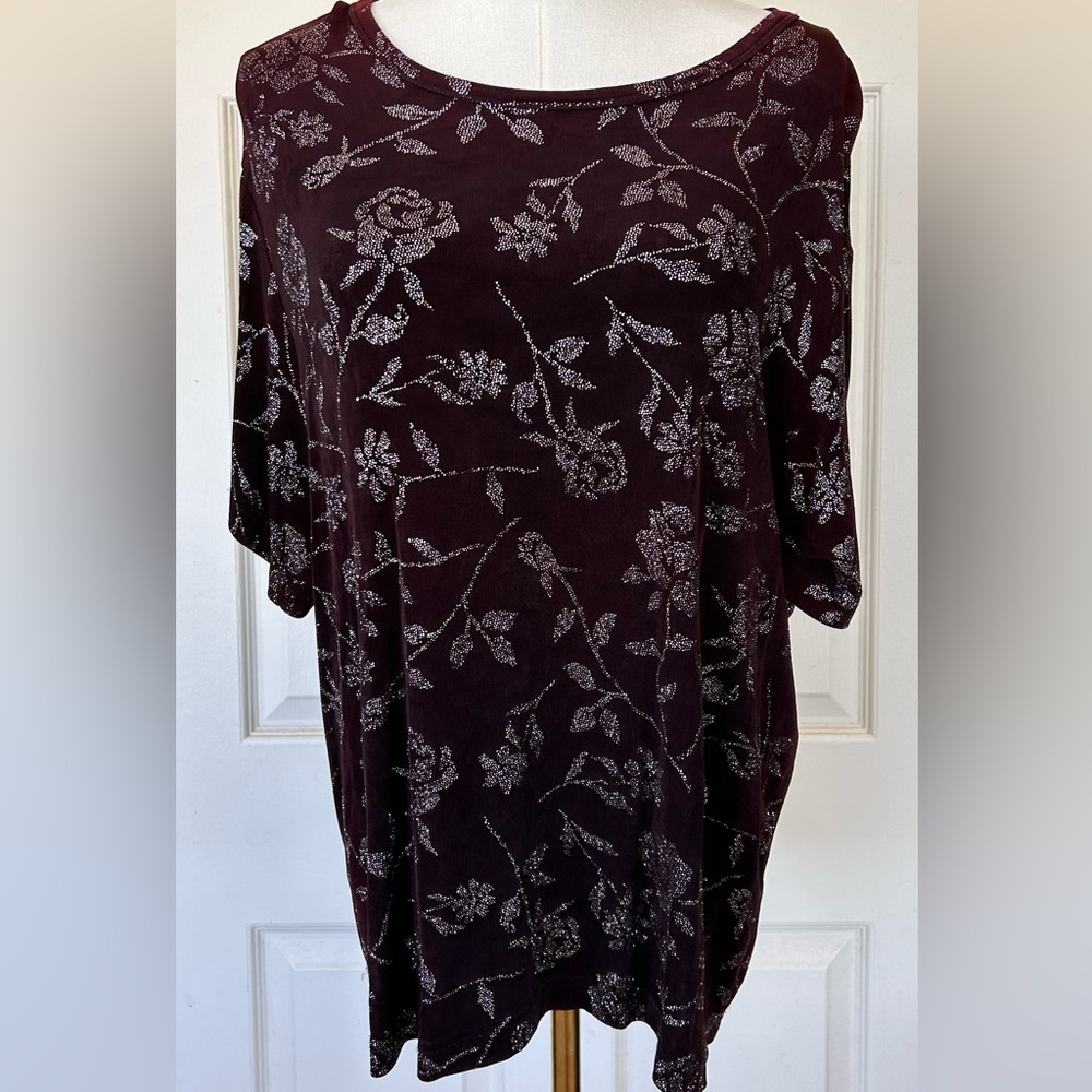 Lane Bryant designs & Co Round Neck Top Glittery Roses Stretch Size 14-16‎